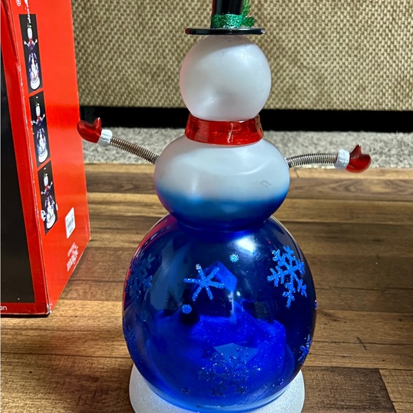 JCPenney • Lighted/Animated Train/ 8 Songs • Santa’s Toy Shop Snowman •Box/Video - Picture 9 of 16